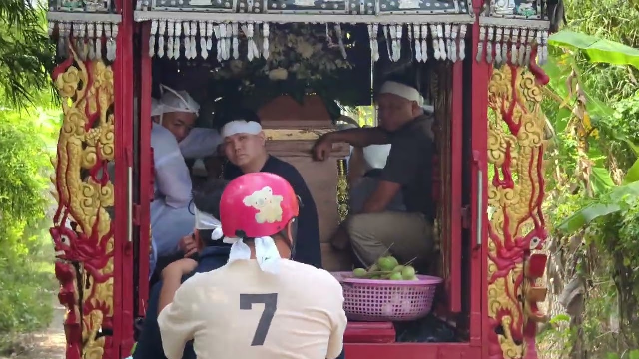 Đoàn xe đưa nội bắt đầu rời khỏi nhà - Đám Tang ông nội 25 tháng Giêng năm Bính Ngọ