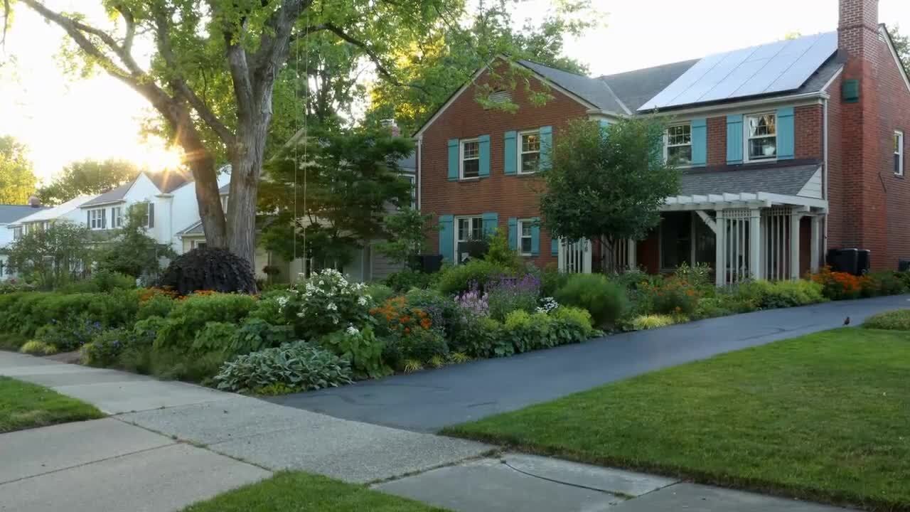 Tour an Eco-Friendly Front Yard Garden