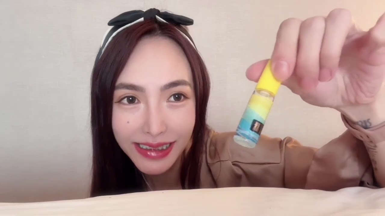 啊？保險套？🤭開箱我的包包/美妝蛋/妮絲酵夜/口服A酸/戒菸噴霧/iwalk行動電源————————————————————————— YouTube訂閱按讚分享，❤️截圖，贈送「親筆簽名照」乙張哦～