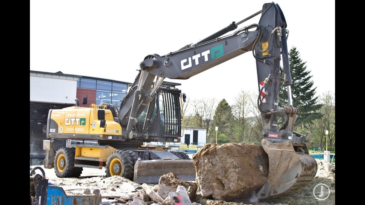 Volvo EW 230 C Mobilbagger mit Oil Quick bei Abbrucharbeiten (HD