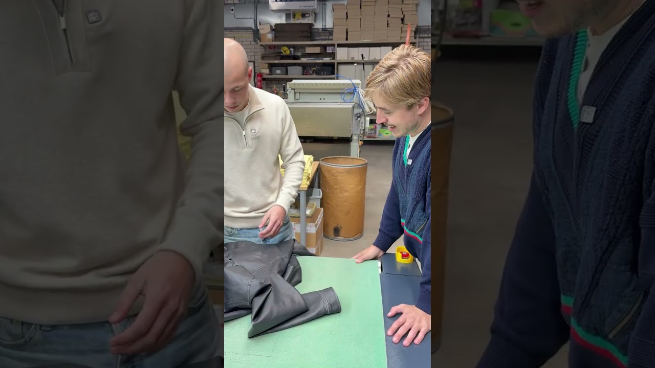 Je gelooft nooit wat er mis is met deze leren jas