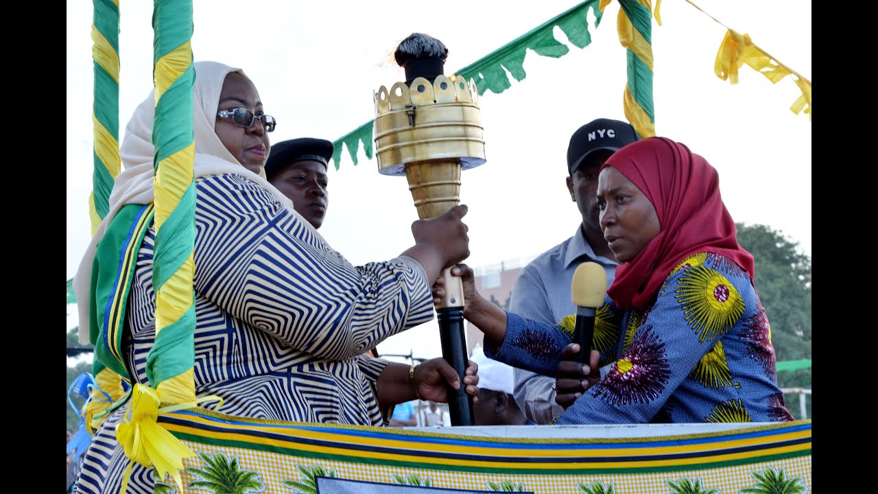 Magharibi B Yakabidhiwa Mwenge wa Uhuru Katika Viwanja vya Jitimai ya Zamani Visiwani Zanzibar.