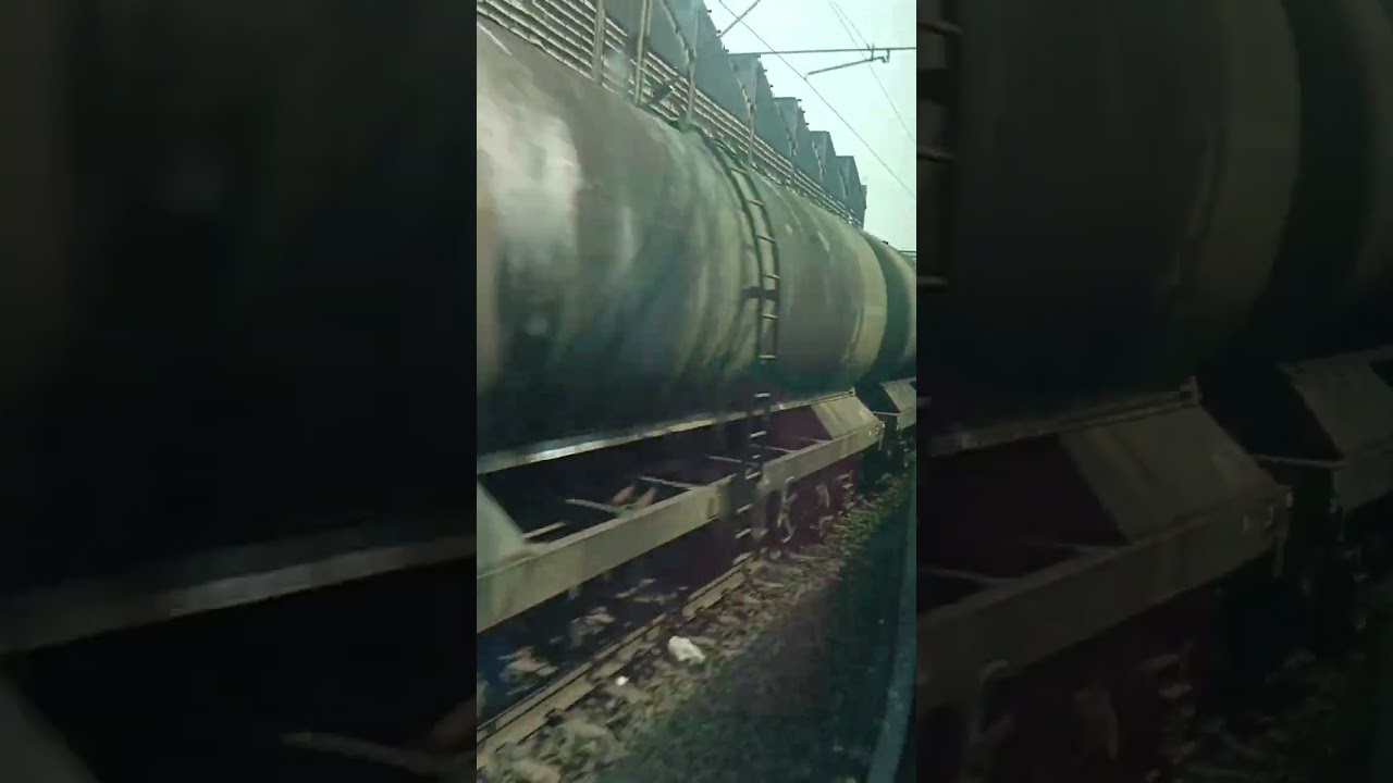 31 December 2023 12471 swaraj express surat railway station departure. 