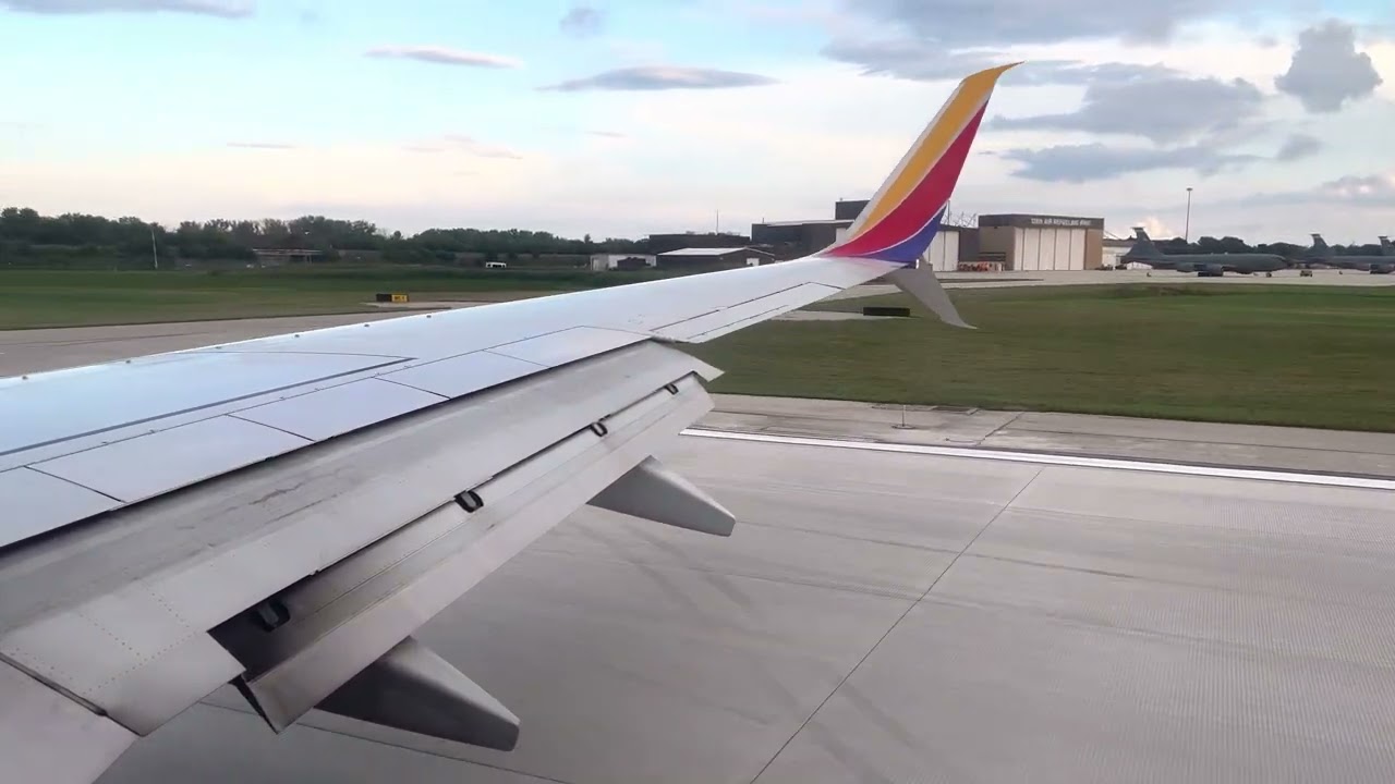 Southwest Airlines Landing | Milwaukee-Mitchell International Airport