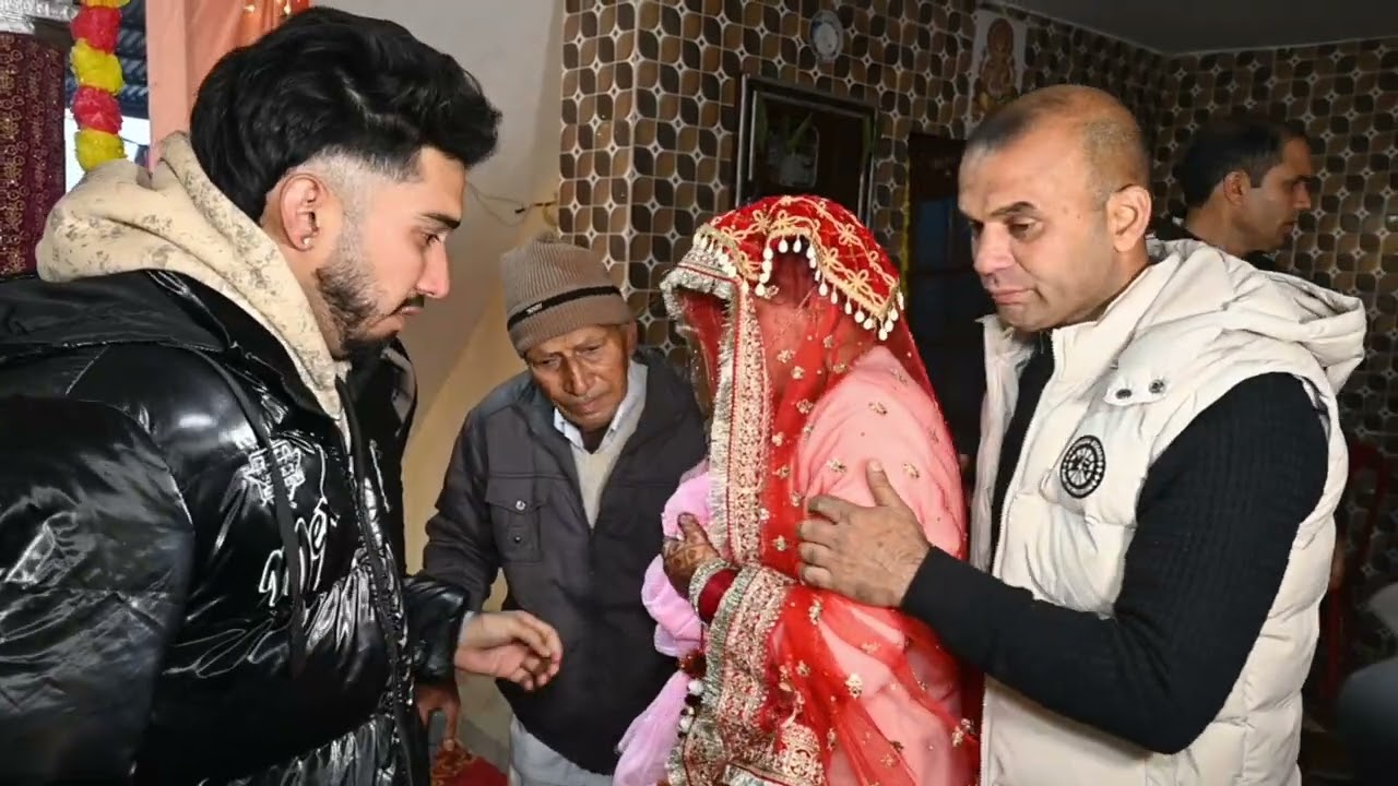 विदाई !  भाईयों का रो रो के बुरा हाल मामा को पीछे छोड़ भाई ने बिठाया डोली मे