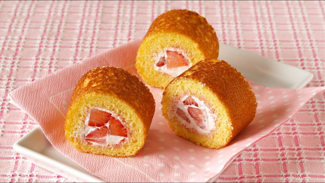 Mini Strawberry Roll Cake Without Oven (Swiss Roll) フライパンでロールケーキ - OCHIKERON - CREATE EAT HAPPY