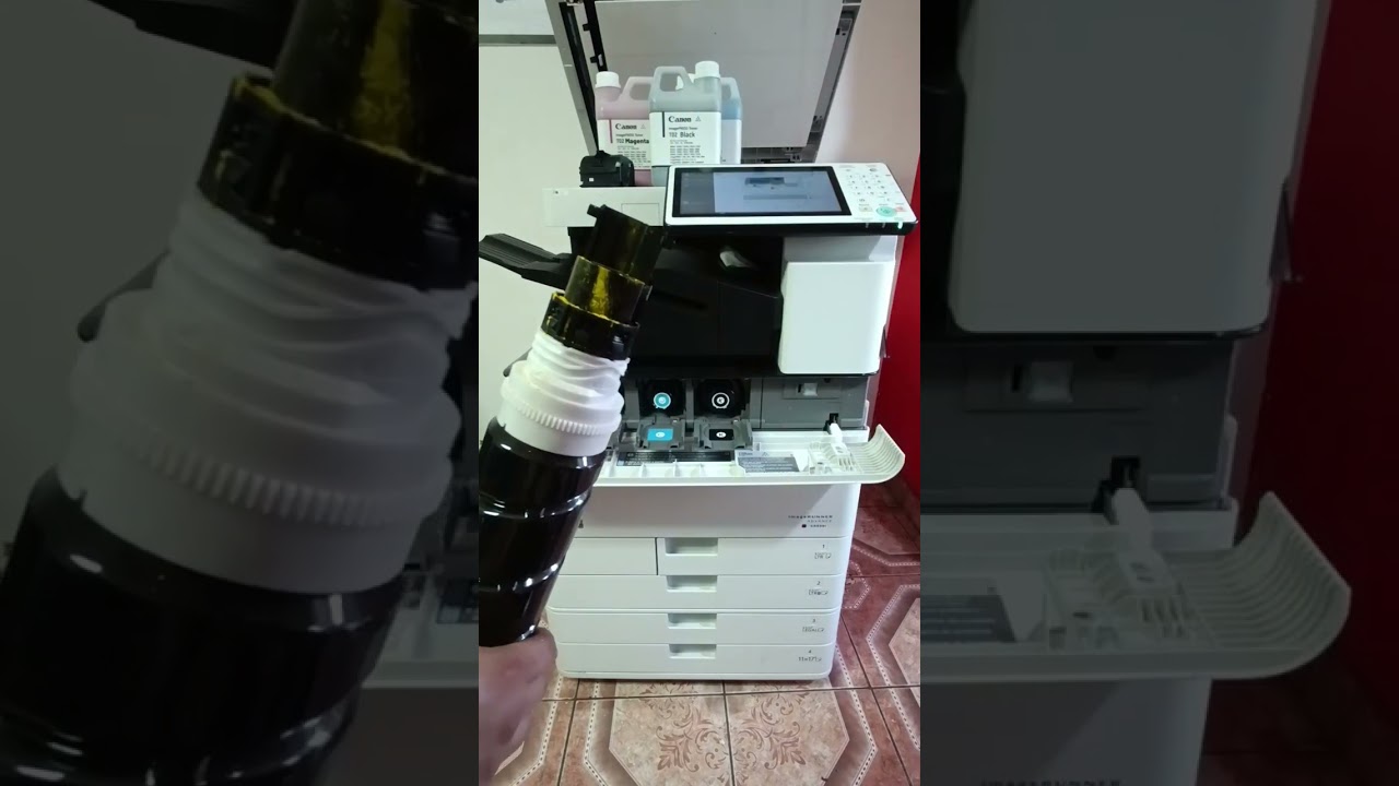 Recargando toner T02  en una Canon iRADV C5560