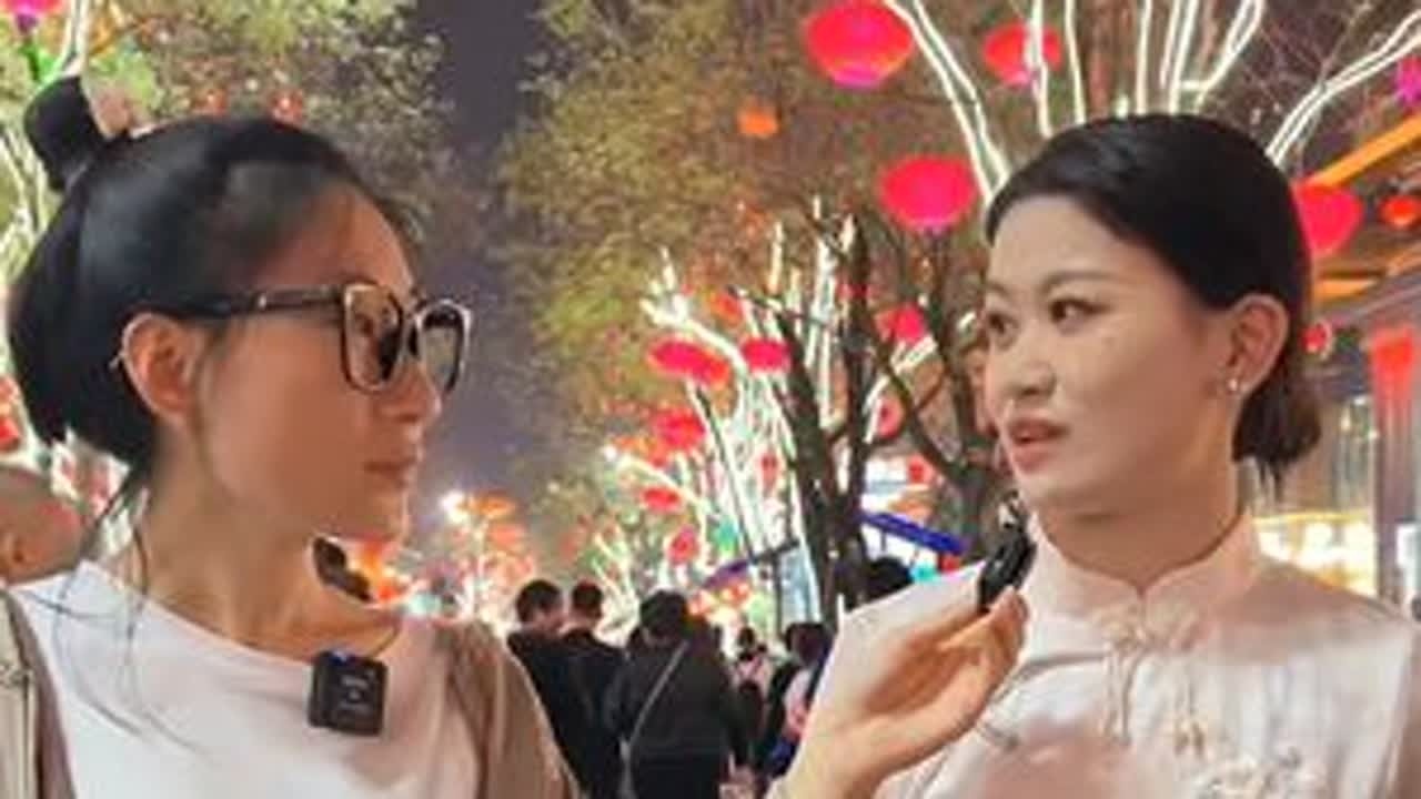 大唐不夜城随机找路人对诗，欢迎各位#对诗 #汉服 #传统文化 #西安