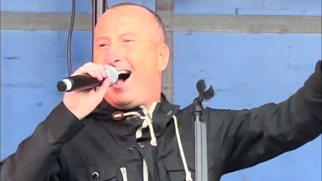 Sex On Fire (cover) featuring Andy Whyment