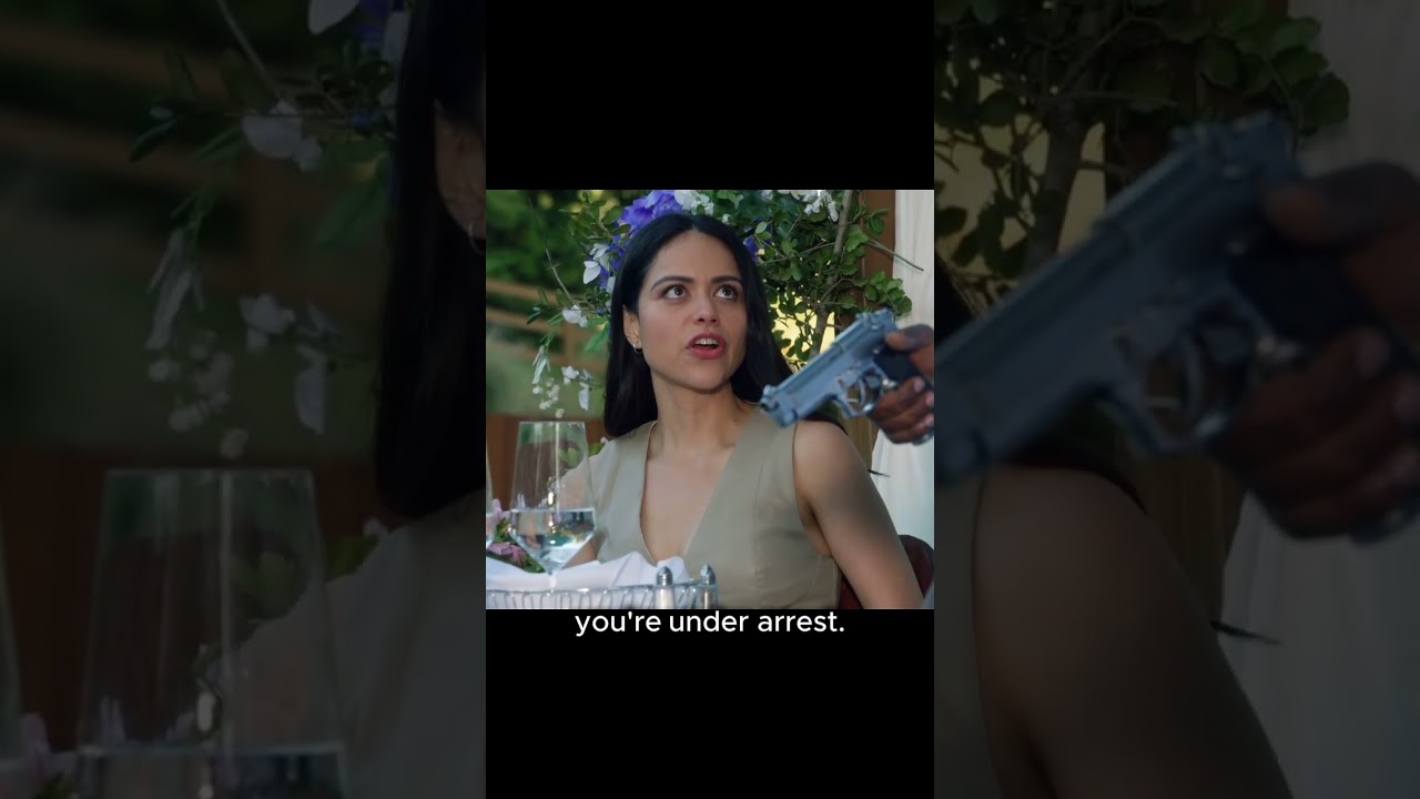 Robbing a detective is a bad idea!