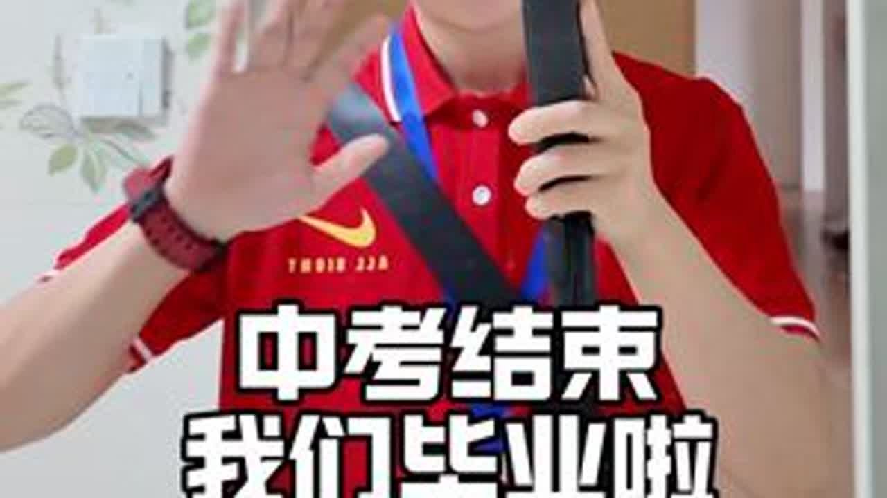 第一次带队中考，第一次拍毕业照，带队的等待是漫长的，拍毕业照的等待是短暂的，时间过得真快，这次真的要说再见了！虽有不舍，但希望我的每一位学生们都能越来越好！再见了，朋友们！#可爱的学生 #中考 ...
