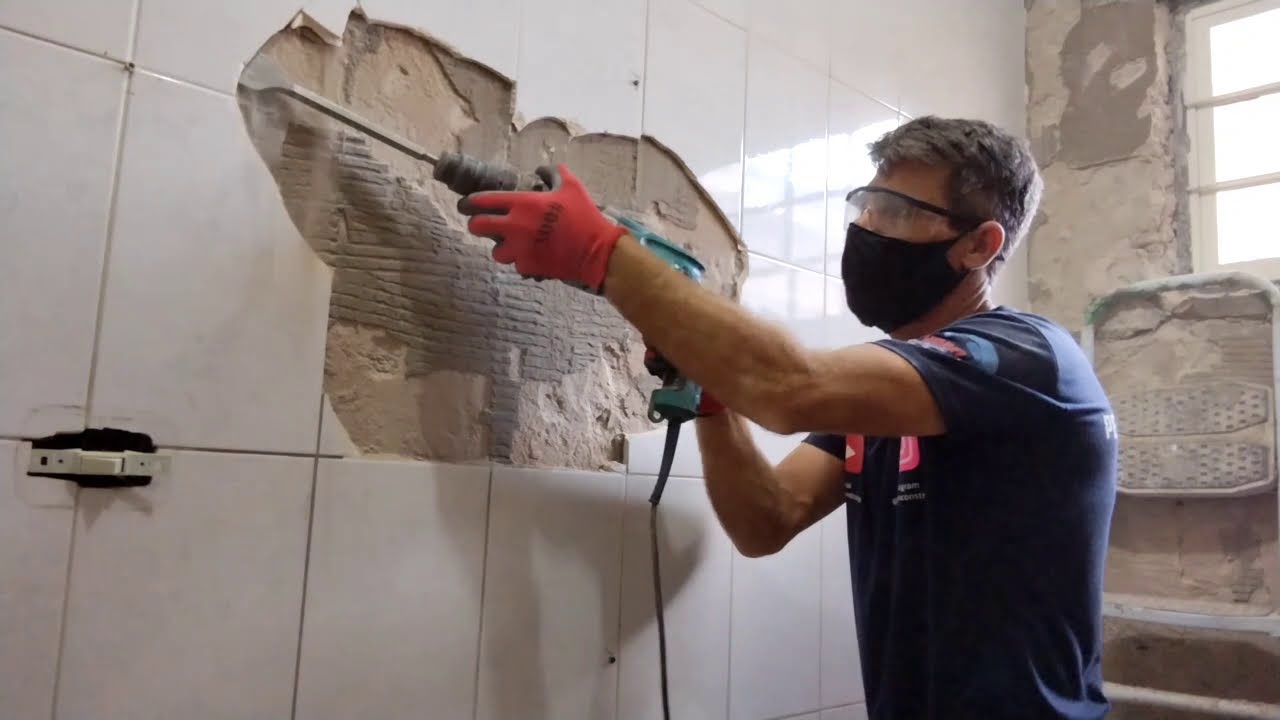 Como  retirar revestimentos de paredes Veja duas maneiras .