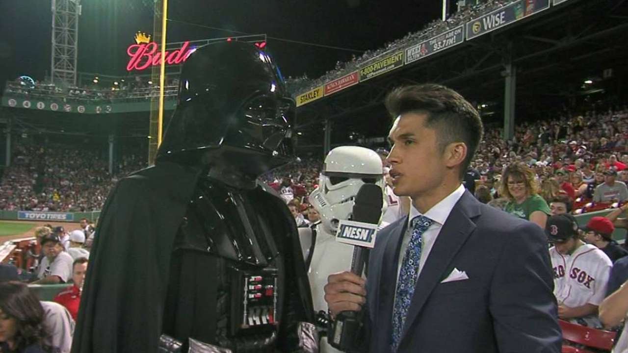 TB@BOS: Darth Vader makes an appearance at Fenway