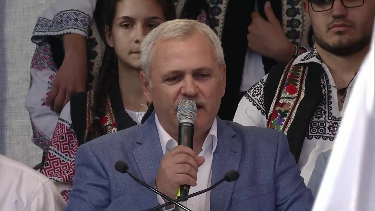 Dragnea, huiduit la Iași: ”Derbedei umblă pe lângă scenă, sunt plătiţi”