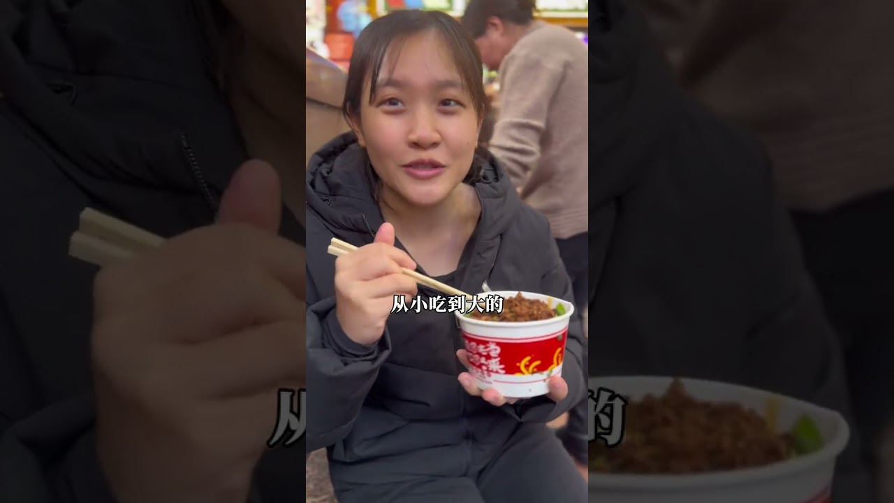 学长提着行李箱连夜飞回到湛江，到四川和重庆吃了几天辣的广东胃受不了，重庆特色碗杂面，还有地道麻辣的火锅，色香味俱全，小芬吃得津津有味非常过瘾#广东 #湛江 #重庆 #美食 #vlog日常