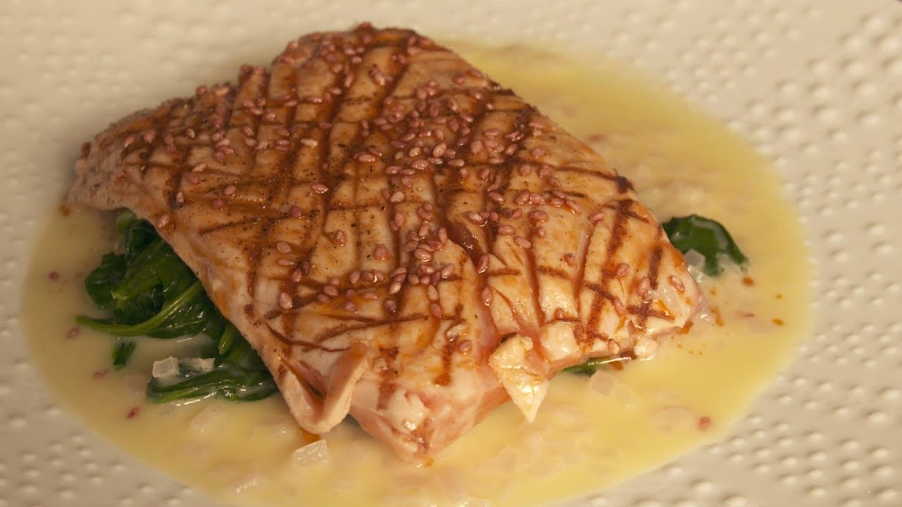 Recette : saumon grillé aux épinards - Météo à la carte