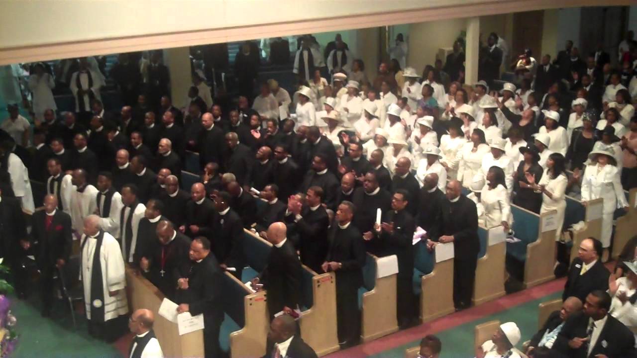 COGIC Great Lakes 1st Choir sings 