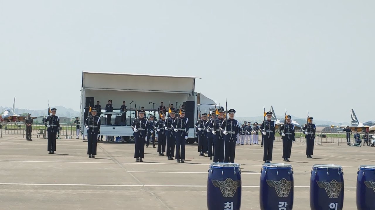24-04-27 공군교육사령부 의장대 동작시범