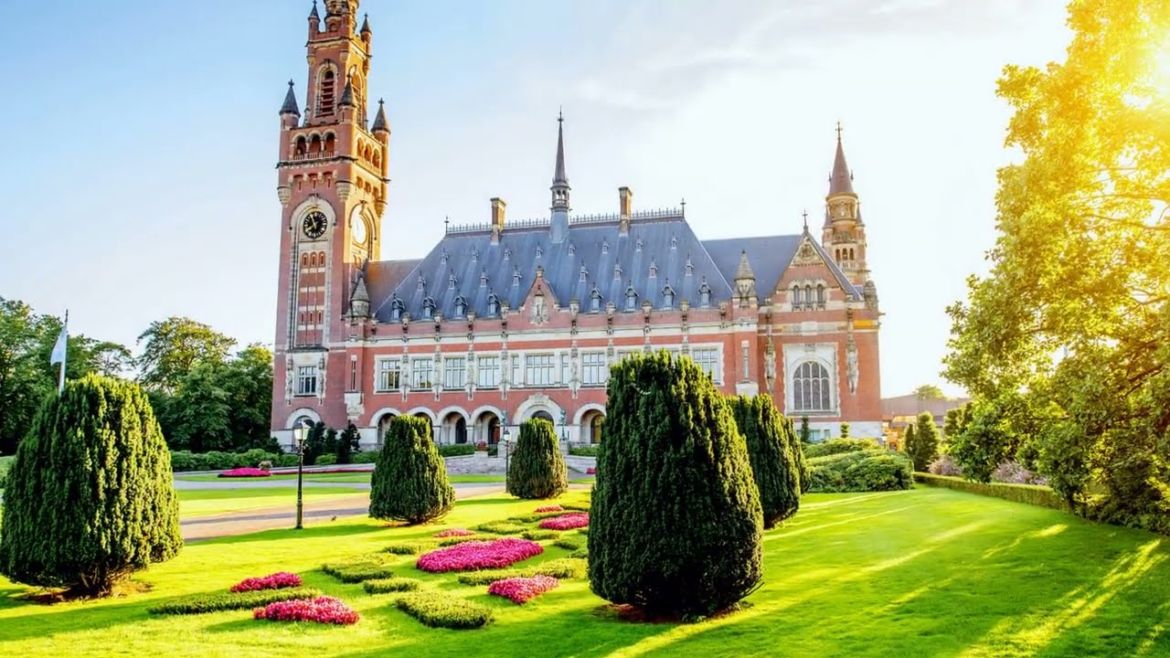 Дворец мира (Peace Palace или Vredespaleis) в Гааге