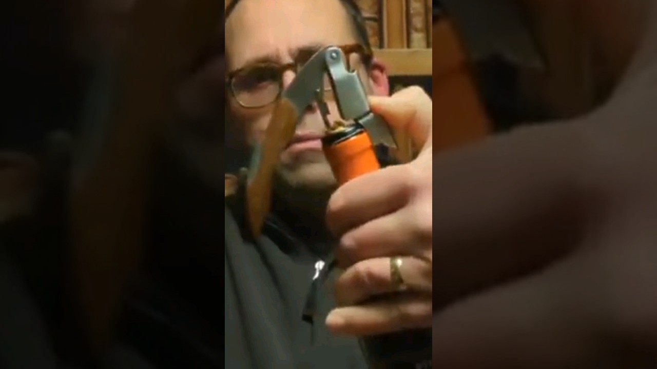 How to use a corkscrew Waiter's Friend type