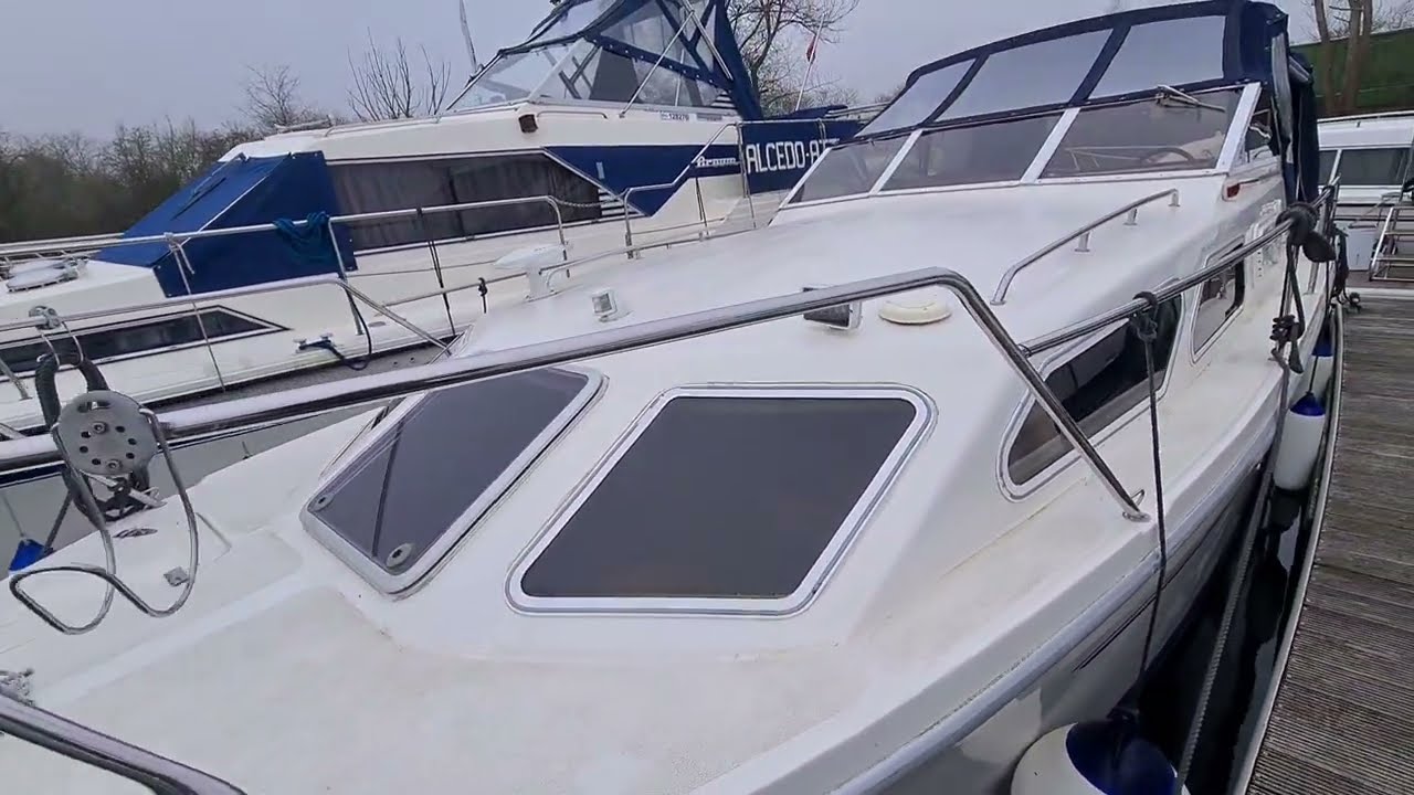 Viking Seamaster 27 – Enigma X - 2007 - £32,950 inc VAT CONTACT TINGDENE Thames and Kennet Marina
