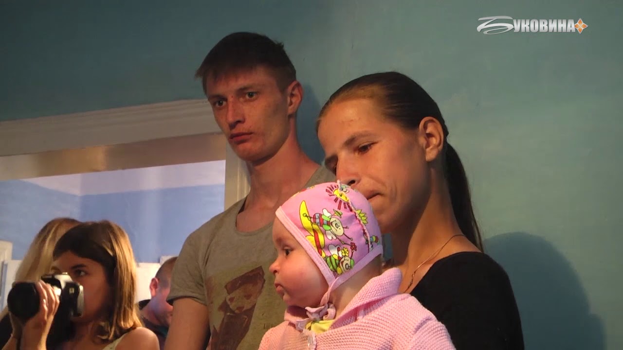 У селі Тисовець Сторожинецького району молода сім’я отримала ключі від нового житла.