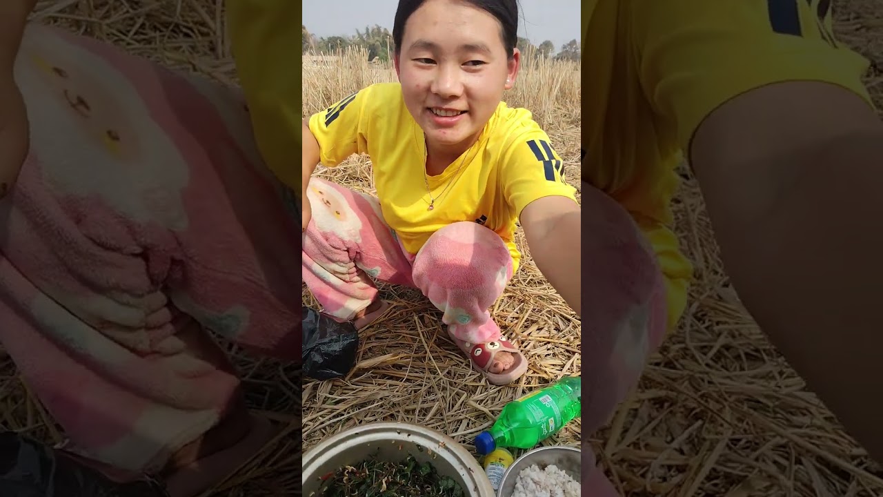 Enjoy family having naga pickle 🌶☘️☘️🥵🥵