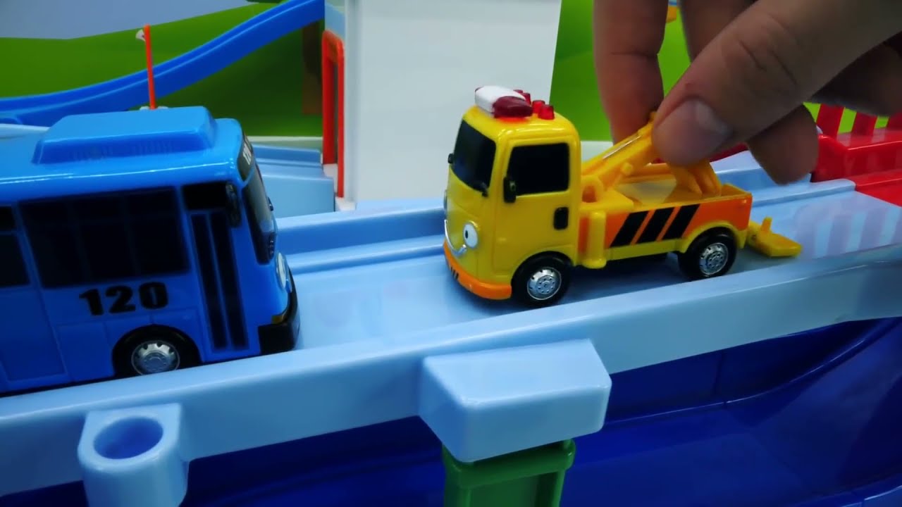 Auttaja-autot leluautotallissa! Tayo-lelut ja lasten autot: lelurekat & leluautot.