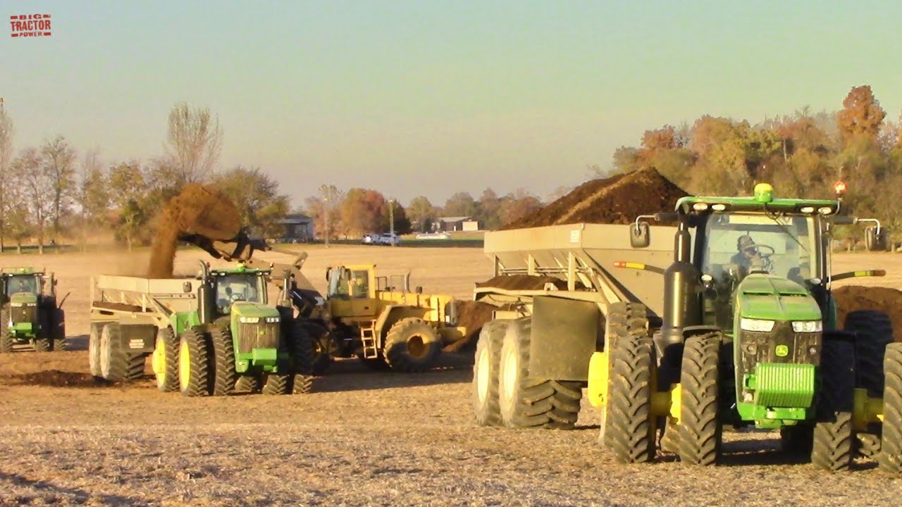 Big JOHN DEERE Tractors Spreading Chicken Litter
