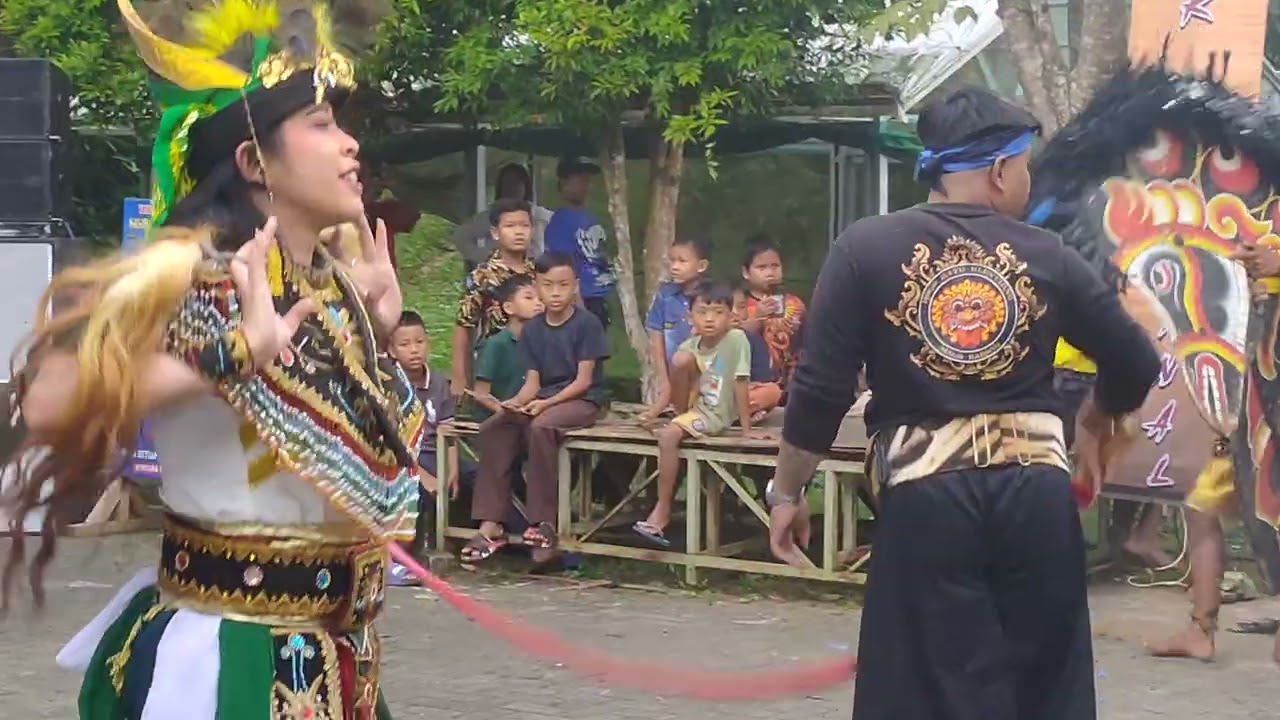 Jathilan Rogo Bayu klenting perform pasar argo wijil ,gari ,wonosari