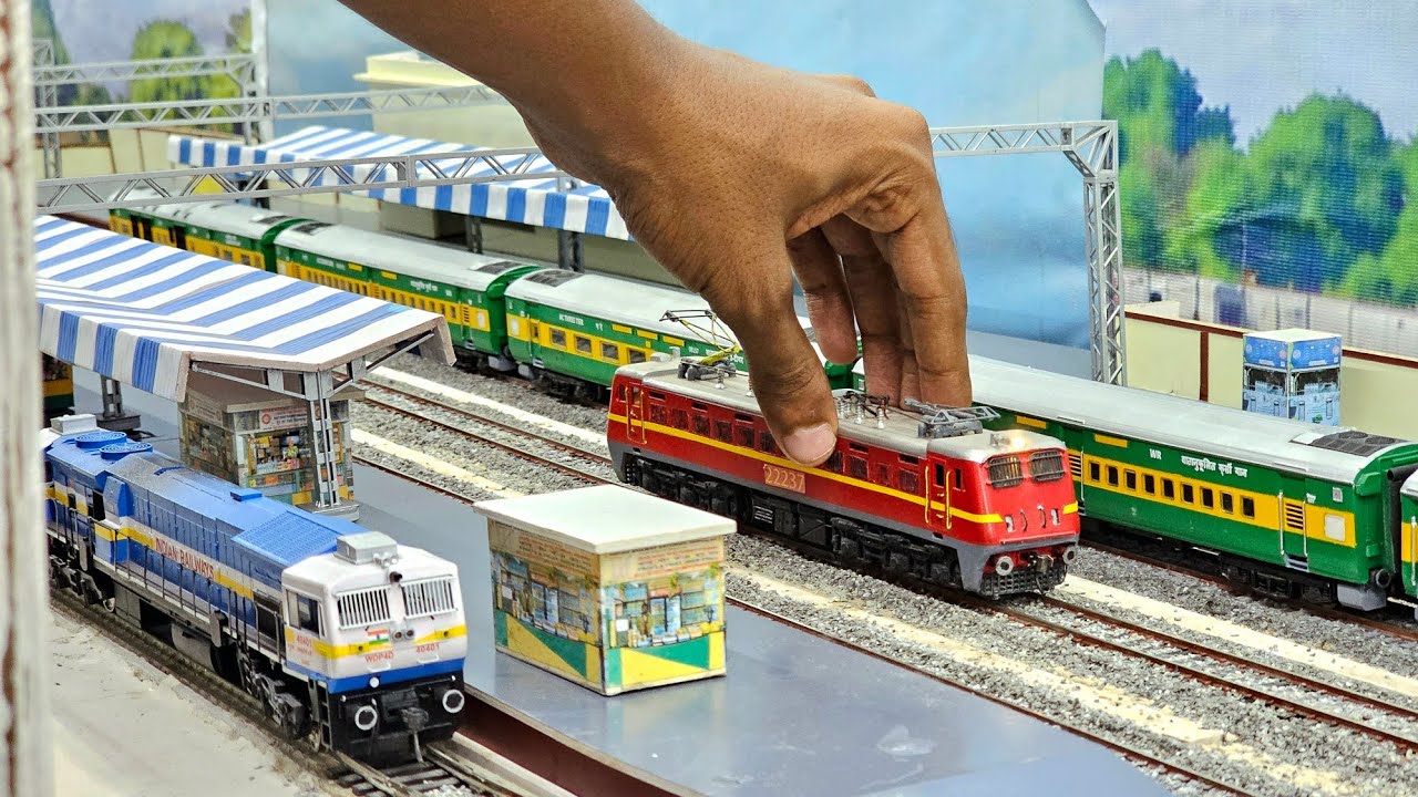 WAP-4 HO Scale Locomotive Hauling Garib Rath Express Model Train ● Shunting, Arrival and Crossing