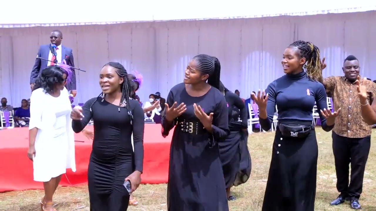 MSANII MUSIC GROUP // PERFOMING NITANGULIE AT A BURIAL SERVICE