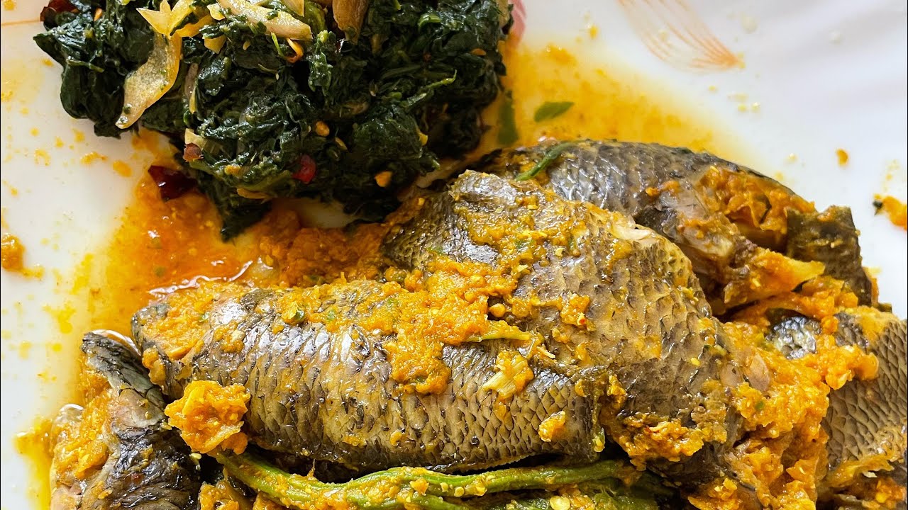 লাউ পাতায় ভাপা কই সাথে পাতা ভর্তা