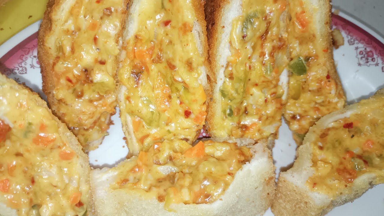 Cheesy Chicken Bread Pockets – crispy outside, creamy inside! 😍🧀