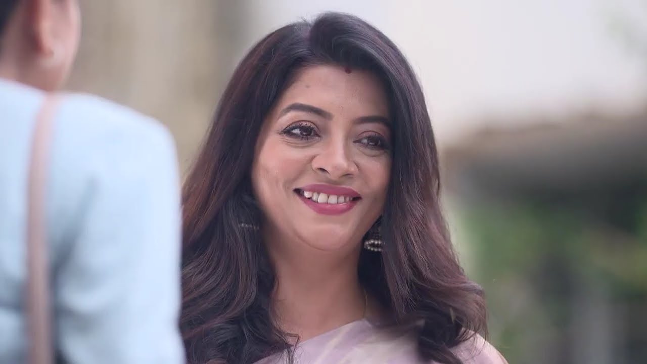 Parineeta - সিমকার্ড‌ বিক্রি করে ইন্টার্ণ‌শিপে নিজের জায়গা পাকা করতে পারবে পারুল ?