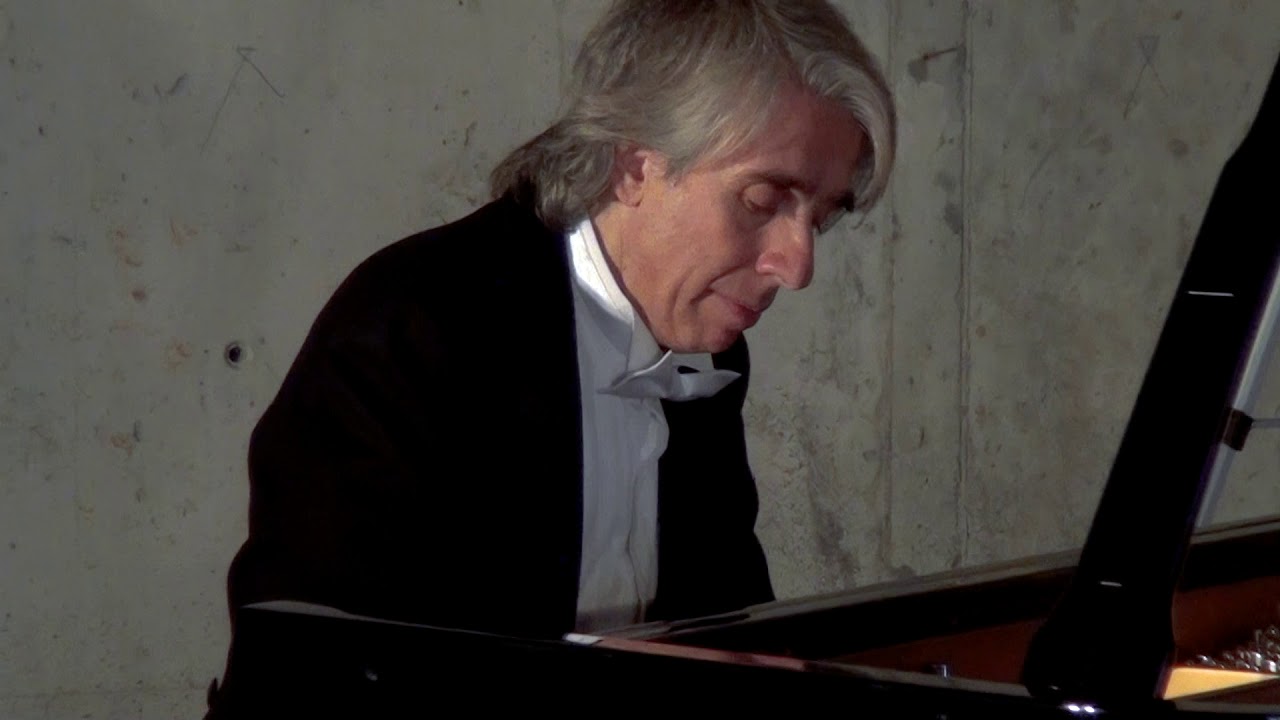 EMILIO AVERSANO SUONA SCARLATTI