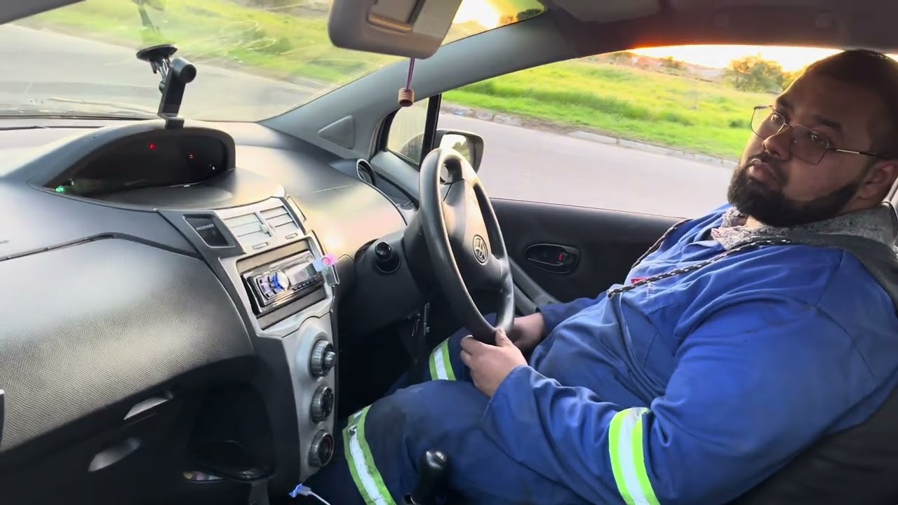 Learning how to do parallel parking to the left and right side with a manual code 8 vehicle
