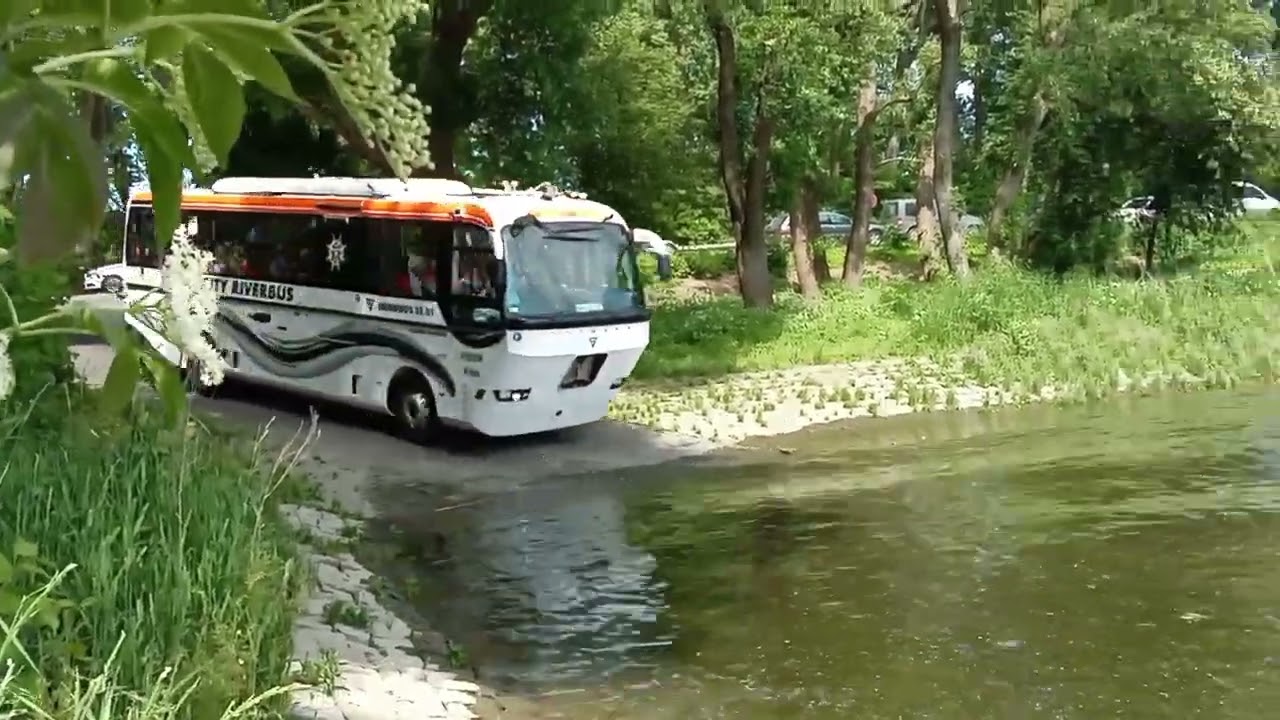 Riverbus Fährt in die Elbe Teil 2 und ich bin nass geworden