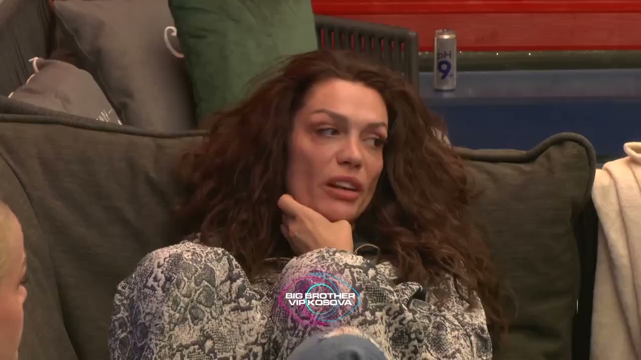 Drenusha, Xheneta, dhe Sara diskutojn&euml; se si Driloni doli m&euml; i preferuari