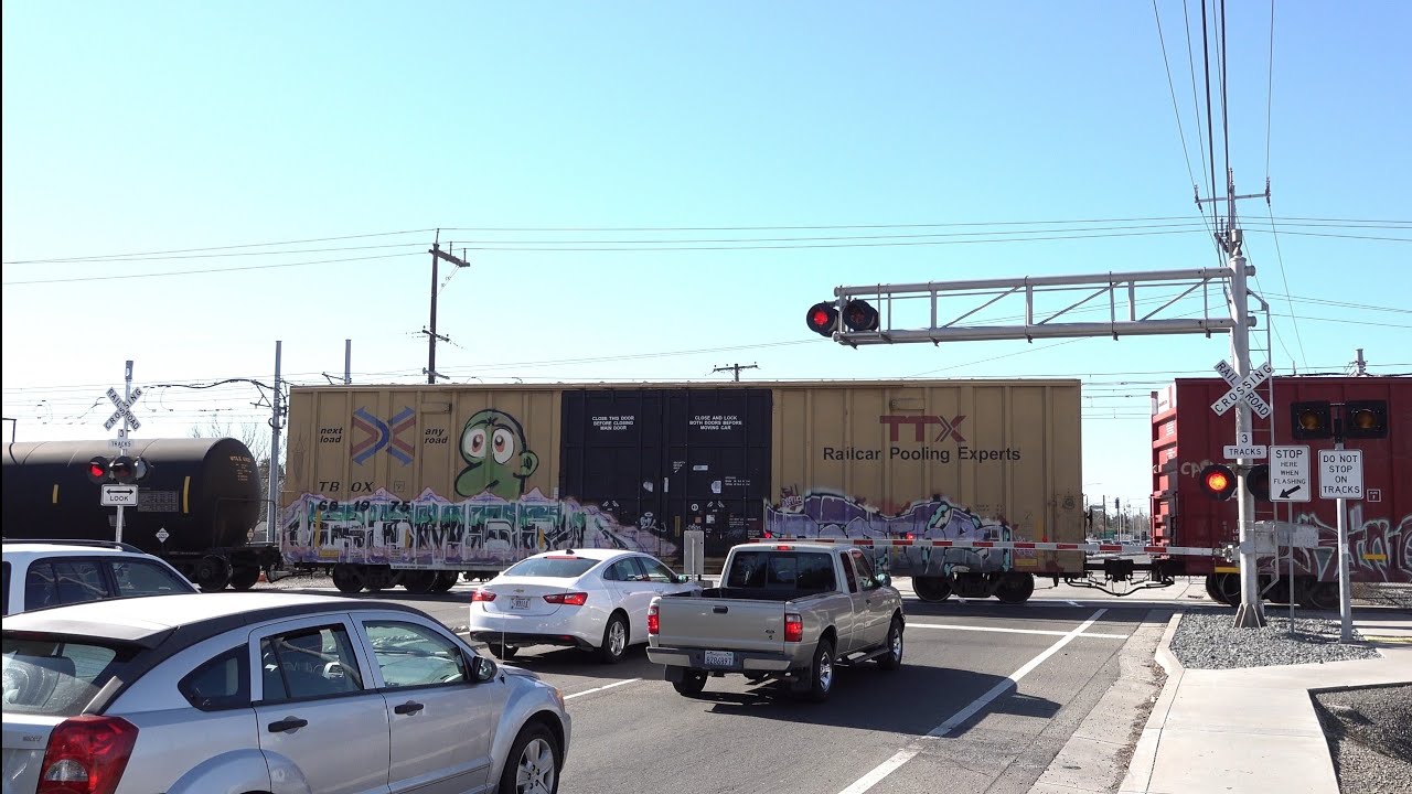 BNSF 7958 Manifest South & SACRT Light Rails - Meadowview Road Railroad Crossing, Sacramento CA