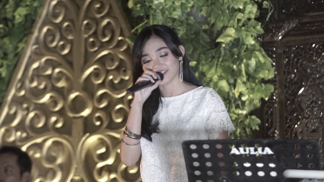 UNTUK PEREMPUAN DALAM PELUKAN - PAYUNG TEDUH COVER BY REMEMBER ENTERTAINMENT