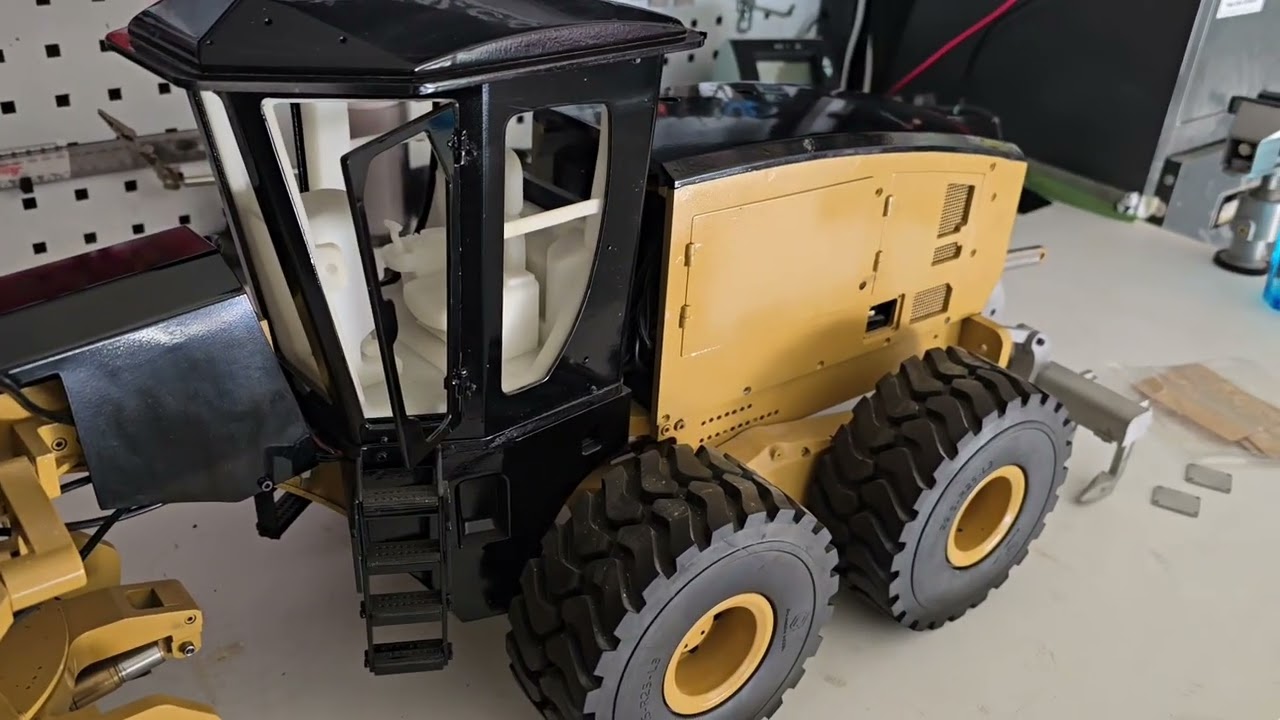 CSMI part 1 1/14 Radio control Grader with full hydraulics.