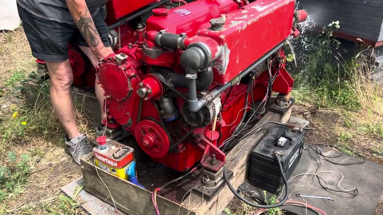 Ford 6 cylinder diesel 2725E, Marine engine 135hp (Port engine)