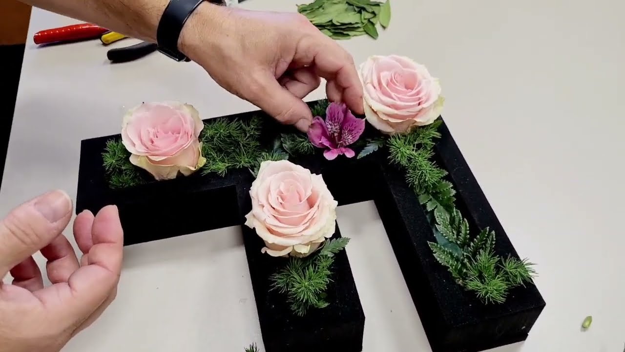 Tutorial creare con i fiori le iniziali del nome - Lettere fiorite - Fiorista Bandera