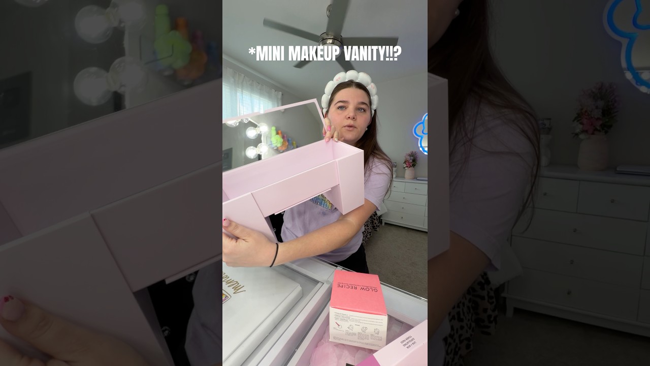 IS THAT A MINI MAKEUP VANITY!!?👀😭 *glow recipe