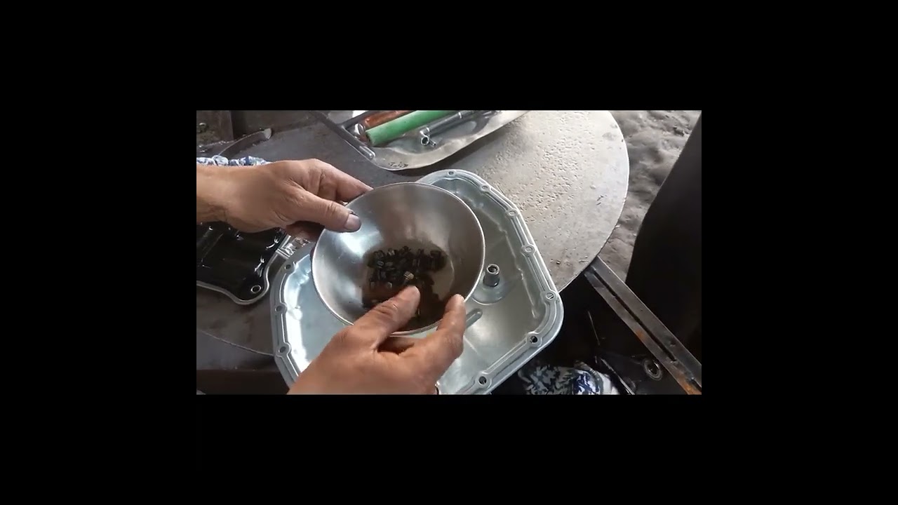 'Axio car ka transmission oil change kerny ka tareeka (video main dakhain )!