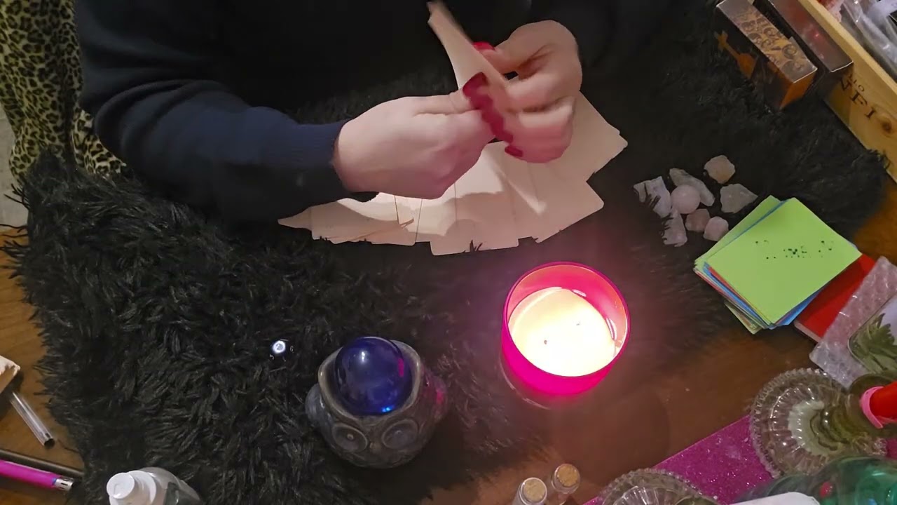 Donna con l'aiuto di altri familiari blocca coppia con rituali, il Karma si ritorcerà contro di loro