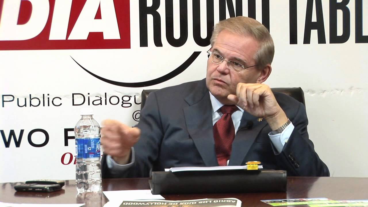 Senator Robert Menendez talks with AL D&iacute;a News