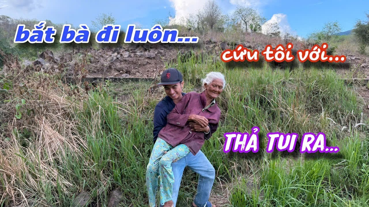 BẤT NGỜ người lạ v&agrave;o nh&agrave; Đ&Ograve;I bắt b&agrave; cụ xuống ĐỒN l&agrave;m việc v&agrave; PHẢN ỨNG của b&agrave; cụ../531