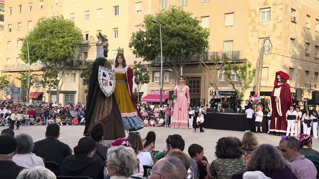 Gegants de la Roca del Vallès ballant el seu ball - Badagegants a Badalona 03/05/2025